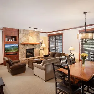 https://first-tracks-lodge.hotels-of-whistler.com