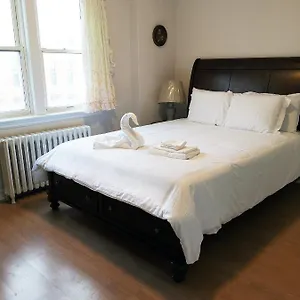 Homestay Cozy Private Rm Heart Of North York Free Parking Full Kitchen Close To Downtown