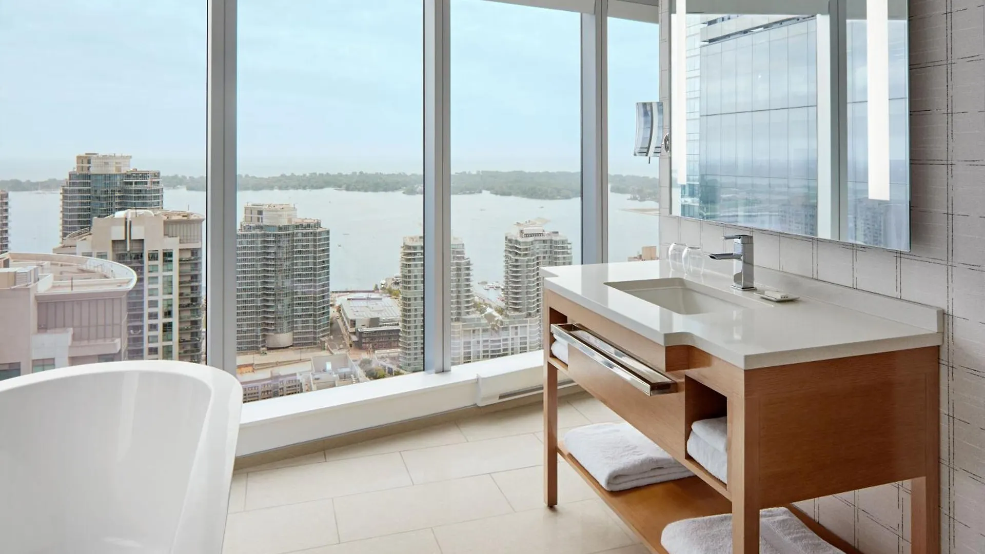Delta Hotels By Marriott Toronto 4*,